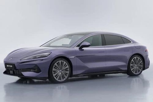'Xe chủ tịch' công suất 639 mã lực, nội thất sang chảnh, giá gần 1,1 tỷ đồng