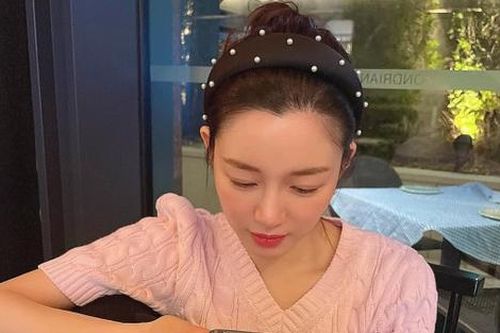 Nữ diễn viên đình đám showbiz khoe con sau gần một năm giấu kín
