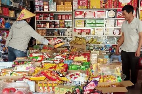 Tiệm tạp hóa chuyển mình trước 'cơn lốc' mua sắm online - Bài 1: Vật lộn để tồn tại
