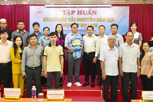 Tập huấn khai thác tài nguyên bản địa phục vụ du lịch