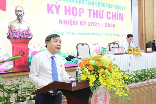 Thông qua 18 Nghị quyết quan trọng