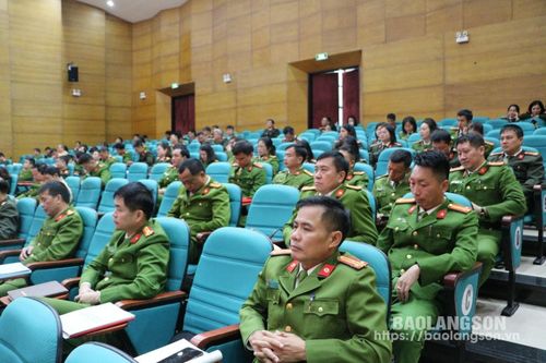 Sôi nổi đợt bồi dưỡng chuyên đề 'Đảng ta thật là vĩ đại'