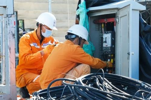 Túc trực 100% quân số tại hiện trường đảm bảo cung cấp điện phục vụ chương trình Khai mạc Festival Hoa