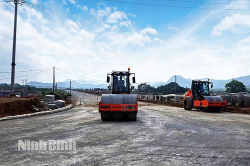 Quyết liệt đẩy nhanh tiến độ thi công Dự án xây dựng tuyến đường Đông-Tây