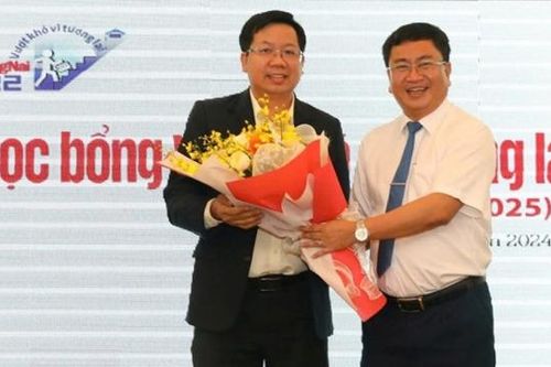 Báo Đồng Nai phối hợp Thaco Group trao 100 suất học bổng cho học sinh nghèo vượt khó