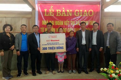 Báo Hà Nội mới bàn giao nhà 'Đại đoàn kết' cho hộ nghèo tại xã Minh Tâm (Nguyên Bình)
