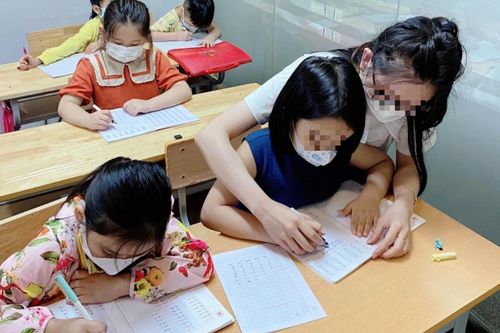 Chi chục triệu đồng ép con học thêm luyện chữ đẹp, có cần thiết?