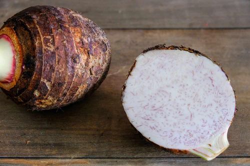 Mua khoai môn nên chọn củ nặng hay nhẹ?