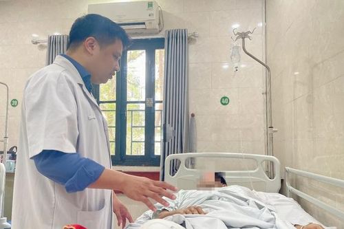 Người đàn ông 54 tuổi phải cắt cụt chân do sai lầm sau khi trật khớp gối