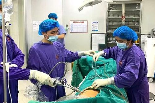 Bệnh nhi 14 tuổi bị lồng ruột hiếm gặp