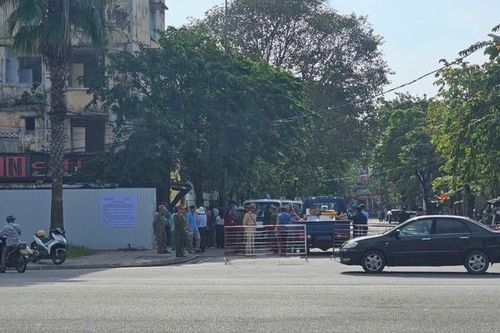 Huế cưỡng chế nhiều trường hợp không di dời khỏi chung cư xuống cấp