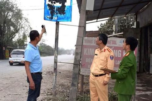 Lái xe container vào đường cấm, gã tài xế có hành động bất thường