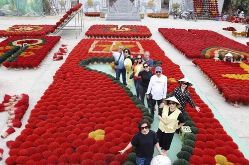 Làng hương hơn 100 năm tuổi ở Hà Nội tất bật vào vụ Tết