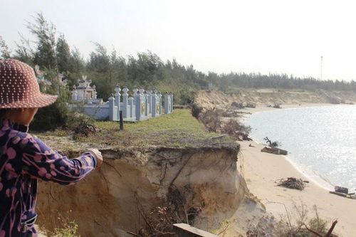 Quảng Nam: Sạt lở bờ biển tiếp diễn nghiêm trọng