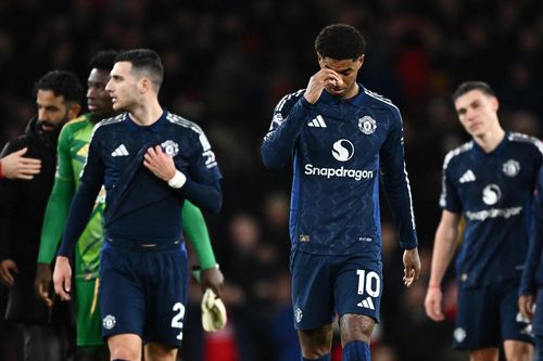 Chủ mới Man Utd bị phản đối