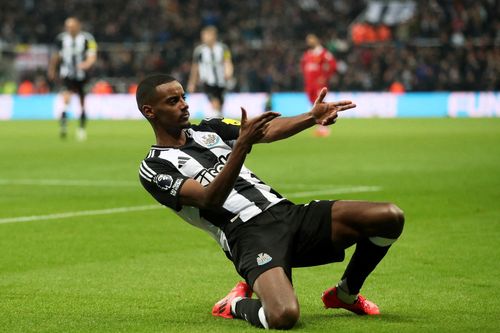 Muốn vô địch, Arsenal phải mua Isak
