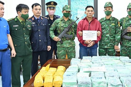 Bắt 2 đối tượng buôn bán, vận chuyển số ma túy khủng