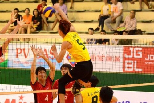 Ngôi sao bóng chuyền Việt Nam nhận bão chỉ trích ở giải đấu lớn, cộng đồng mạng phải bênh vực vì quá bất công