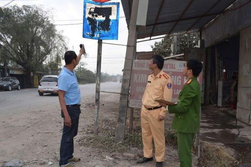 Hưng Yên xử lý nghiêm hành vi bôi chất bẩn lên biển báo giao thông