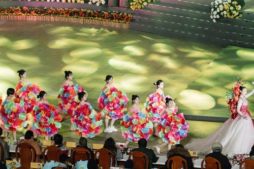 Lễ khai mạc Festival Hoa Đà Lạt 2024 chất chứa cảm xúc và tình yêu của ê-kíp