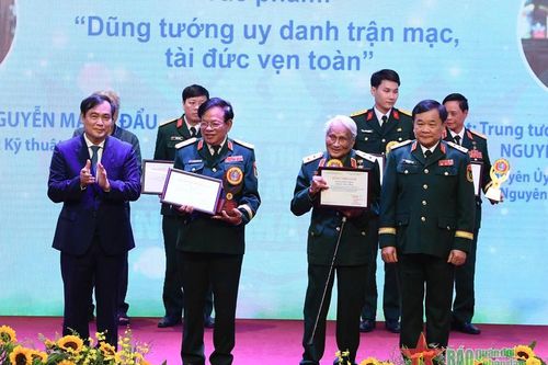 Những tấm gương bình dị mà cao quý: Ở Trung tướng Nguyễn Quốc Thước, trí dũng đã hòa quyện với nhân văn