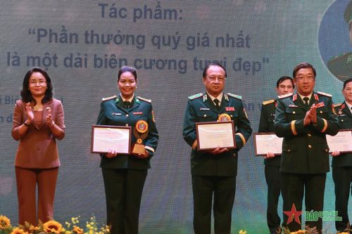 Những tấm gương bình dị mà cao quý: Phần thưởng quý giá nhất chính là một dải biên cương tươi đẹp, hòa bình