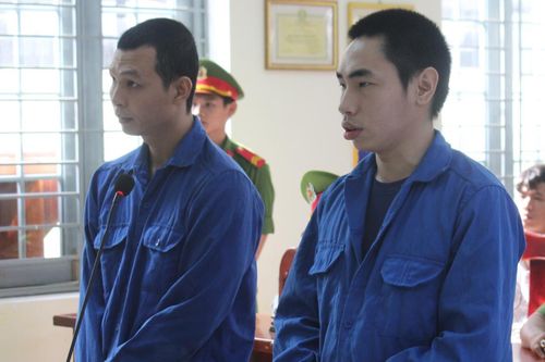 'Phu đá' vào… nhà đá