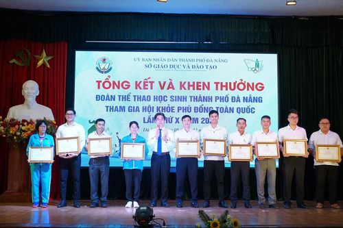 Khen thưởng Đoàn thể thao học sinh Đà Nẵng đạt thành tích cao tại Hội khỏe Phù Đổng toàn quốc năm 2024