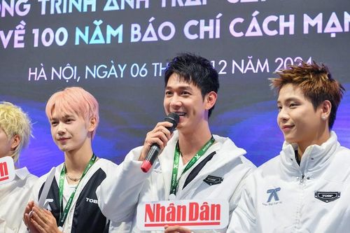 Các 'Anh trai say hi' tham gia nhiều hoạt động giao lưu trước show diễn tại Hà Nội