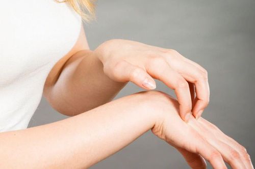Những mối nguy hiểm tiềm ẩn của chứng tê ngón tay