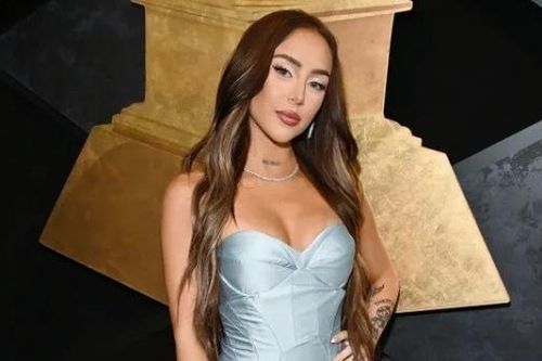 Tiền vệ Enzo Fernandez hẹn hò bạn gái ca sĩ đồng hương Argentina