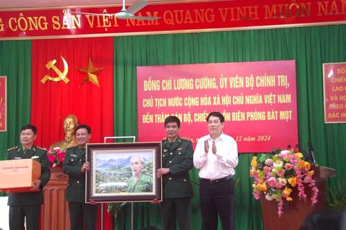 Tăng cường bám địa bàn, dựa vào dân để bảo vệ biên giới