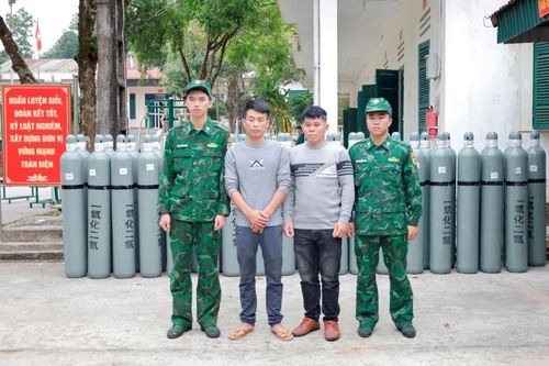 Liên tiếp bắt giữ các vụ vận chuyển khí cười trái phép