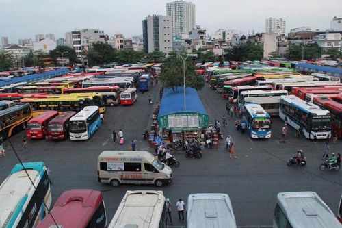 Xe có phù hiệu 'xe trung chuyển' không hoạt động kinh doanh vận tải
