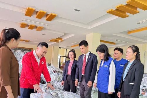 Trao 1.000 thùng hàng do Nhật Bản hỗ trợ cho người dân Tuyên Quang