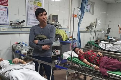 Điều tra nguyên nhân hàng chục công nhân nhập viện sau bữa ăn trưa