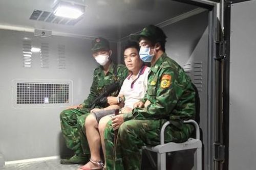 Thu giữ súng đạn tại nơi ở của đối tượng trong đường dây tuồn ma túy từ Campuchia về Việt Nam