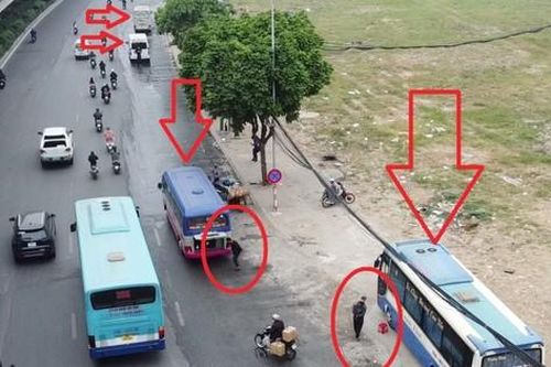 Xe hợp đồng tràn ra đường 'giành khách' với ô tô tuyến liên tỉnh