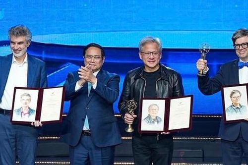 Chủ tịch NVIDIA nhận giải thưởng VinFuture danh giá