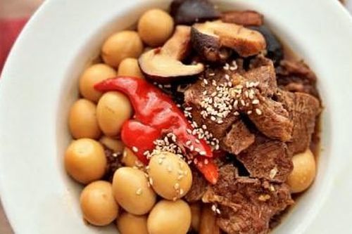 Cách làm món bò hầm trứng cút lạ miệng, hấp dẫn
