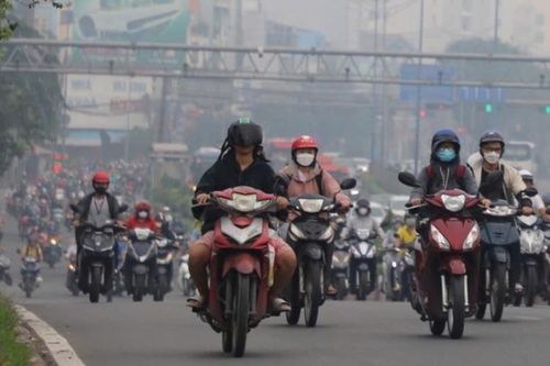 TPHCM: Lớp mù dày đặc bao phủ toàn thành phố, cảnh báo bụi ô nhiễm