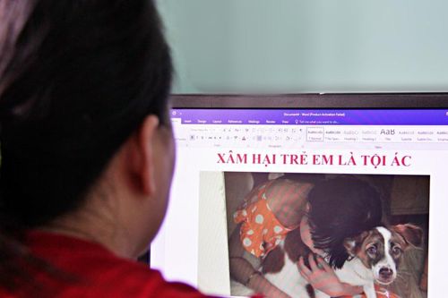 Cha mẹ đồng hành đúng cách giúp trẻ vượt qua nỗi đau bị xâm hại