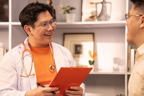 Chăm sóc sức khỏe dễ dàng với FWD Bảo hiểm sức khỏe trực tuyến