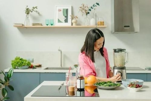 Cốc nước dứa thử lòng người chồng ích kỷ