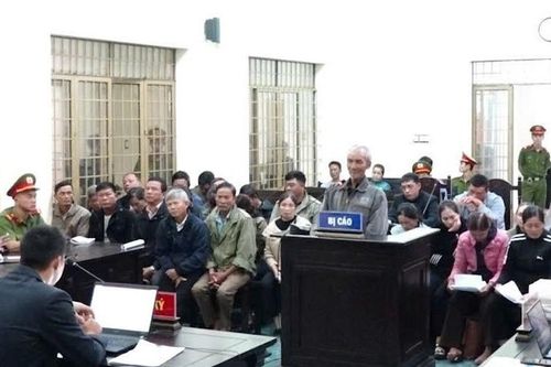 Phạt tù 37 người vì làm giả giấy tờ để con trốn tránh nghĩa vụ quân sự