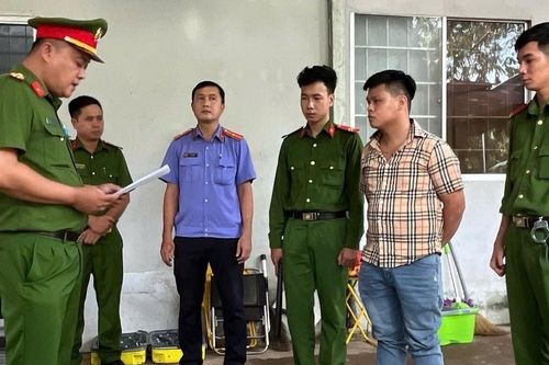 Lộ diện kẻ cầm đầu vụ nổ súng pháo, cầm gạch đá tấn công nhà dân