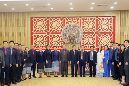 Đoàn đại biểu Trung ương Đoàn Thanh niên Nhân dân cách mạng Lào chào xã giao lãnh đạo tỉnh Nghệ An