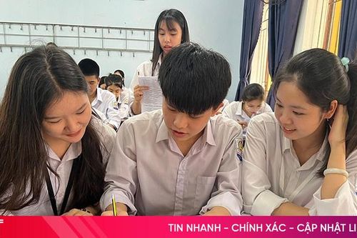 Hà Tĩnh đặc cách công nhận 157 học sinh giỏi tỉnh môn ngoại ngữ lớp 12