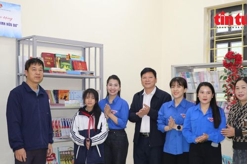 'Tủ sách Đinh Hữu Dư' đến với học sinh vùng cao tỉnh Lào Cai