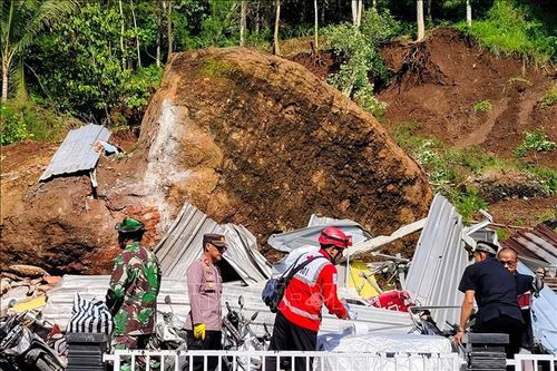 Lũ quét và lở đất ở Tây Java, Indonesia, khiến nhiều người chết và mất tích